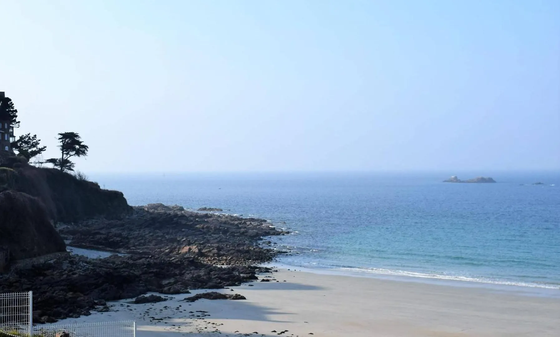 شقة Appartement 2 Chambres Avec Superbe Vue Mer Sur La Plage De Trestrignel A Perros-Guirec - Ref 834
