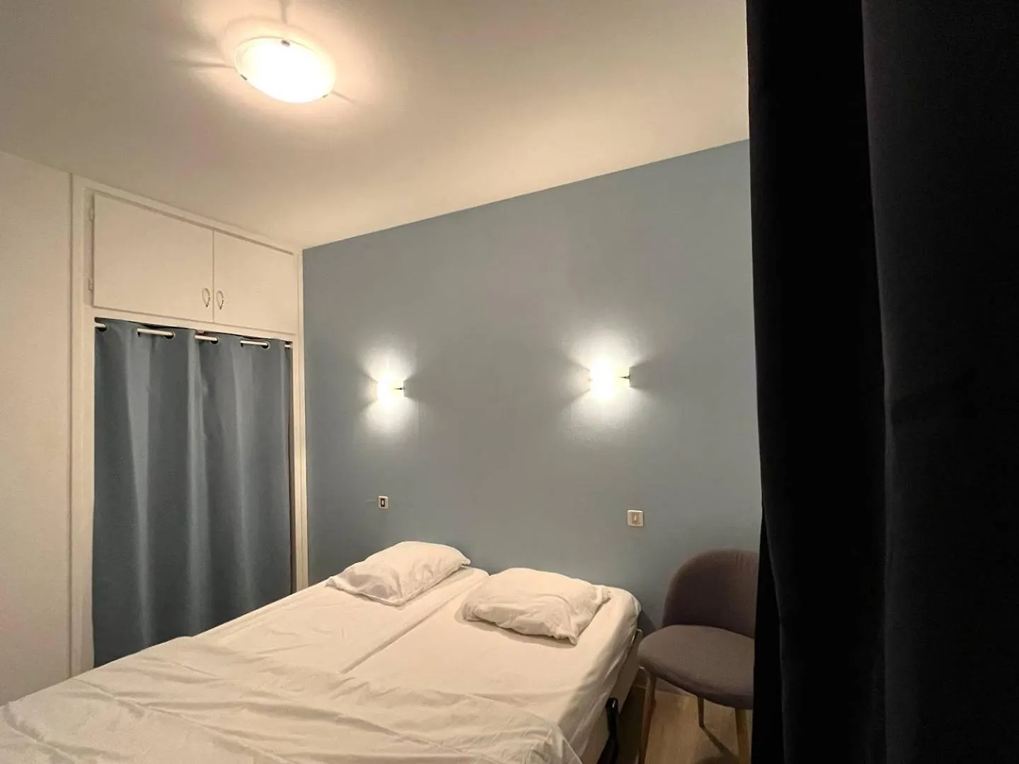 Appartement 2 Chambres Avec Superbe Vue Mer Sur La Plage De Trestrignel A Perros-Guirec - Ref 834 0*,